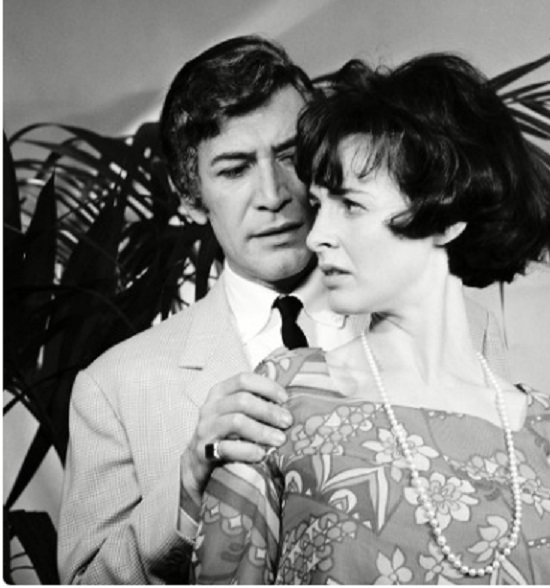 This image has an empty alt attribute; its file name is r-70.jpg